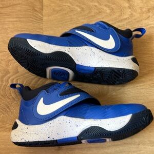 Nike Blue Basketball Shoes Team Hustle D11 - Blue - Little Boys Size 1